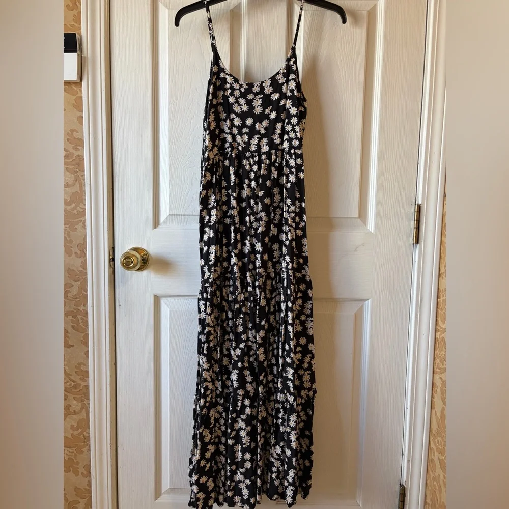 Black Daisy Maxi Dress 100% Viscose PTP 17” Size Small - Picture 1 of 6